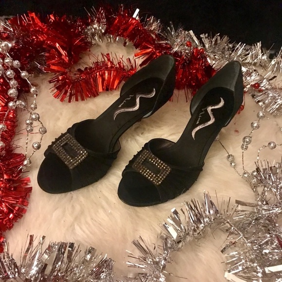 💥NEW LISTING💥 Nina Zirconia Satin Heel - Picture 3 of 8